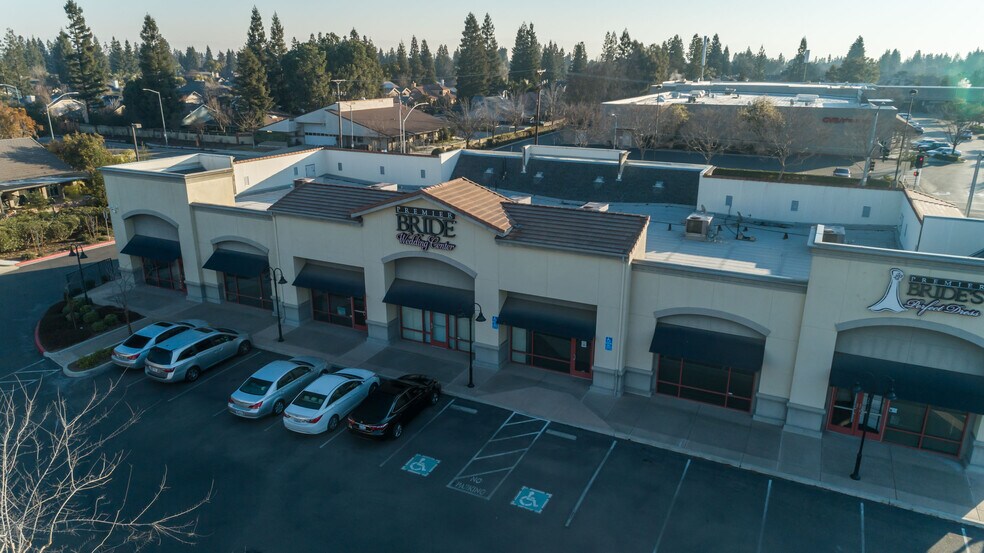 More Photos Of 7075 N West Ave, Fresno Freestanding For Lease