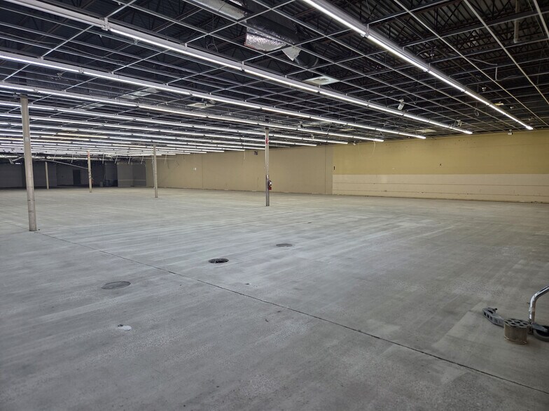 More Photos Of 1555 Campbell Ln, Bowling Green Freestanding For Lease