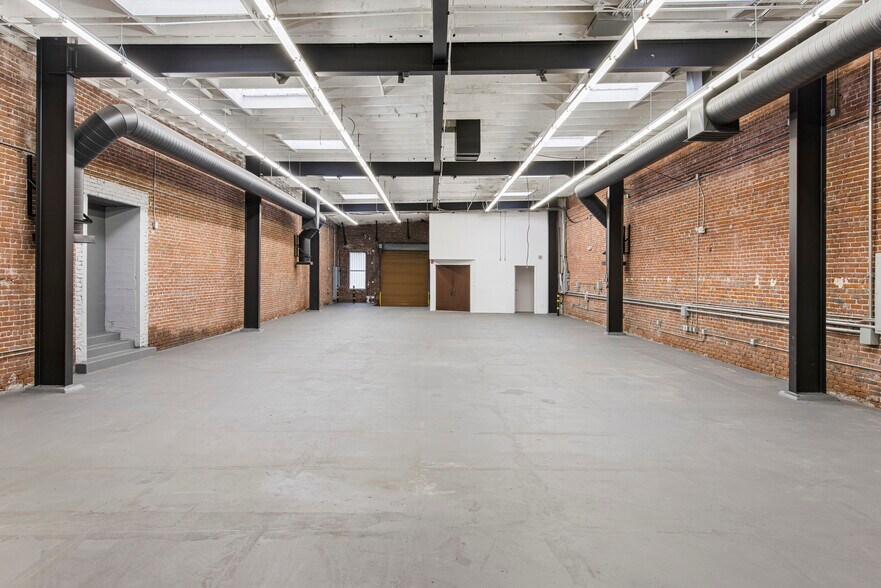 More Photos Of 1022 S Santa Fe Ave, Los Angeles Showroom For Lease