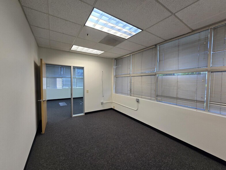 More Photos Of 1495 S Campus Ave, Ontario Warehouse For Lease