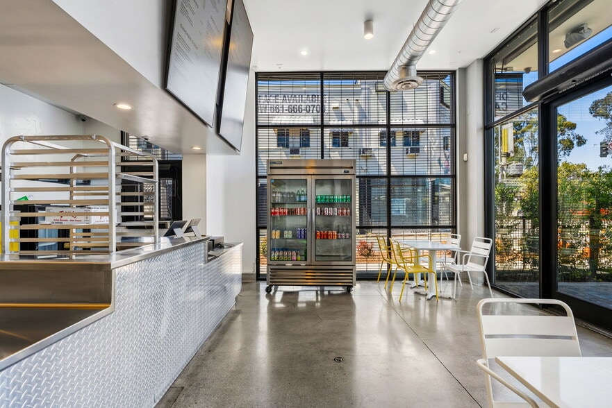 More Photos Of 465 N Fairfax Ave, Los Angeles Fast Food For Lease