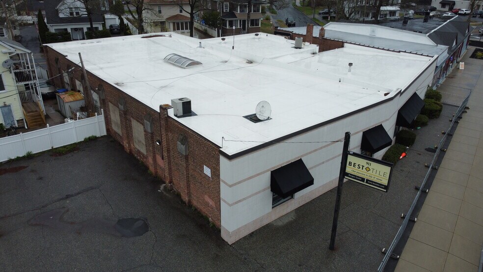 More Photos Of 911 Belmont Ave, Springfield Freestanding For Sale