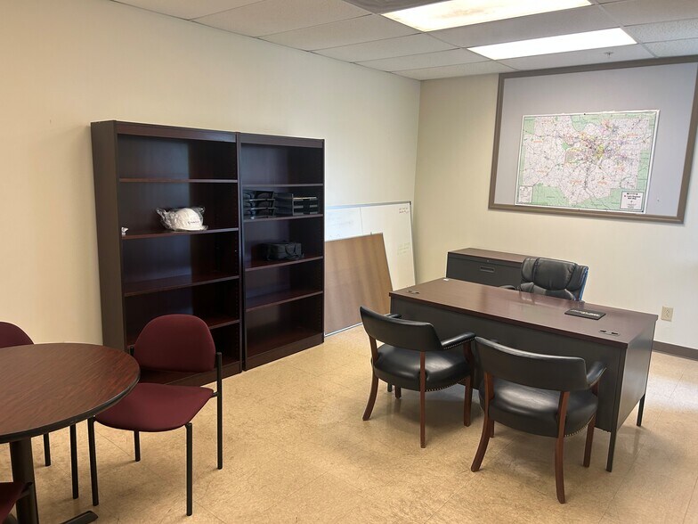 More Photos Of 8921-8957 Frost Ave, Saint Louis Distribution For Lease
