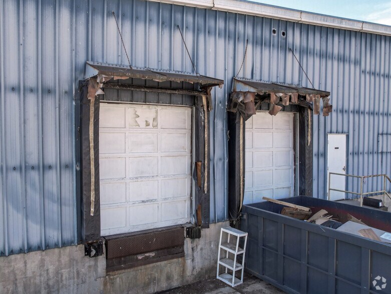More Photos Of 908-918 E Franklin St, Hartford City Manufacturing For Lease