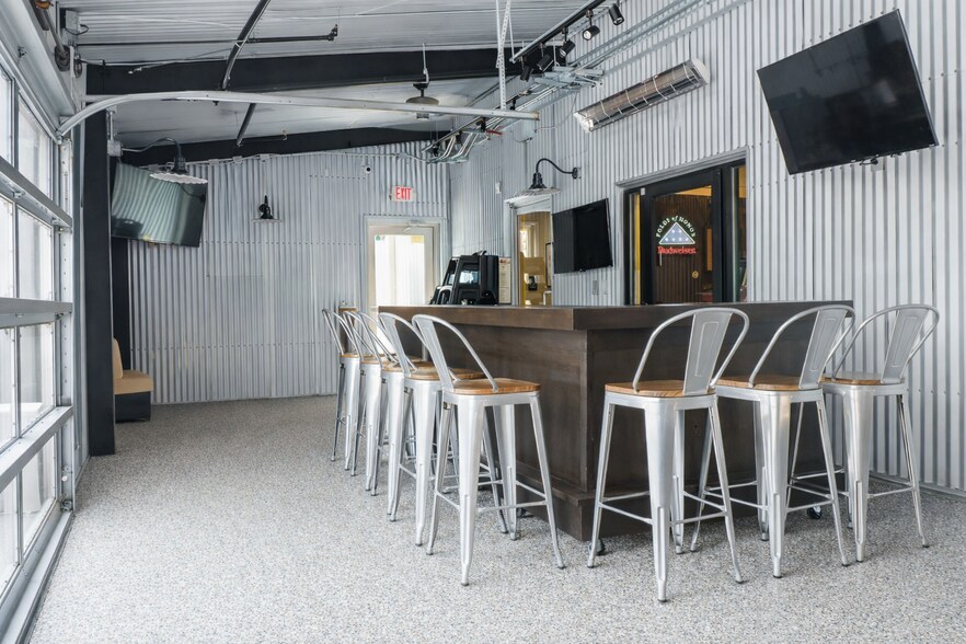 More Photos Of 2502 Highway 87, Navarre Specialty For Sale
