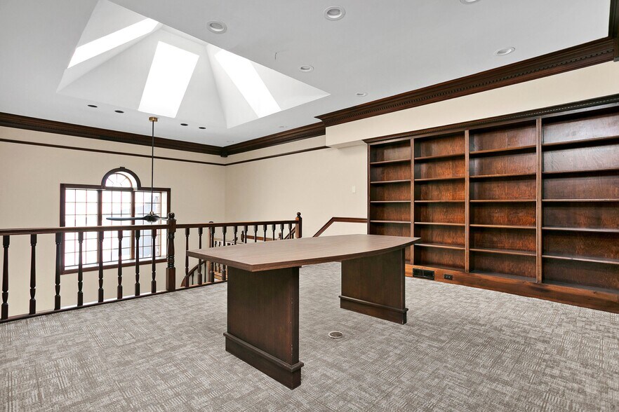 More Photos Of 103 W Main St, Lebanon Office Residential For Lease