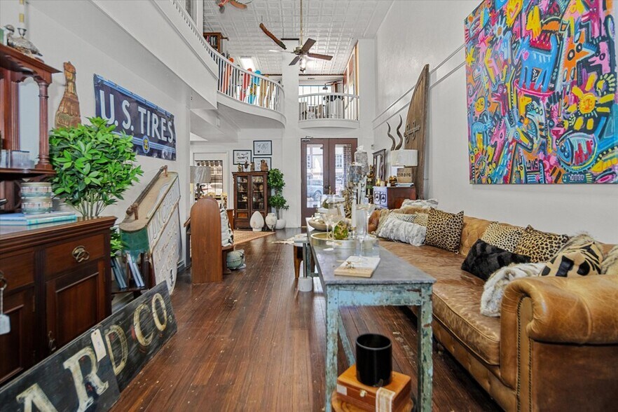 More Photos Of 117 E Lufkin Ave, Lufkin General Retail For Sale