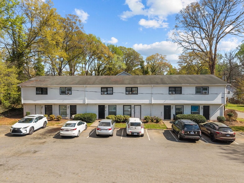 More Photos Of 2909-2917 Burgess Dr, Charlotte Apartments For Sale