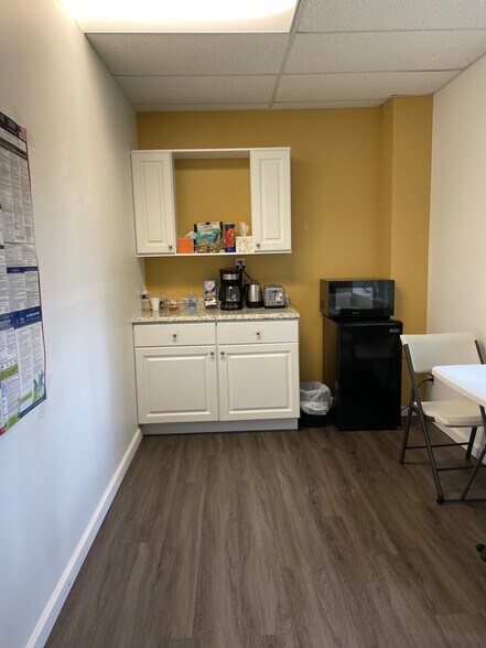 More Photos Of 269 Bloomfield Ave, Verona Freestanding For Sale