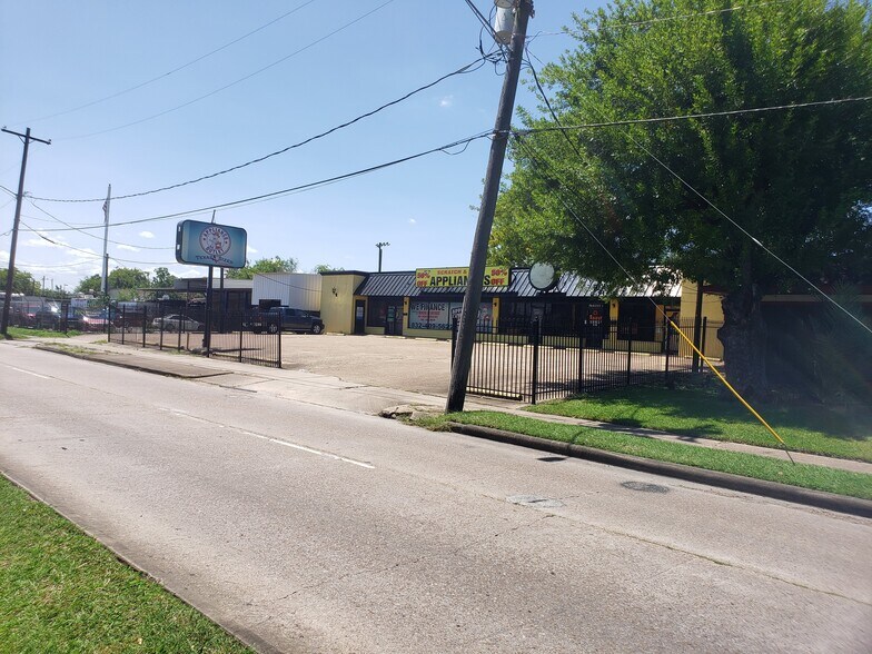 More Photos Of 7524 Hillcroft St, Houston Freestanding For Sale