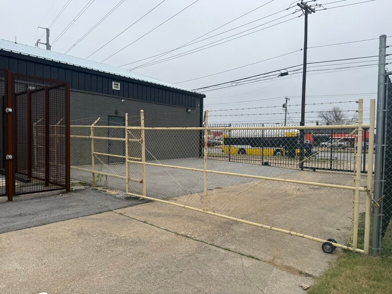 More Photos Of 2227 Irving Blvd, Dallas Warehouse For Sale