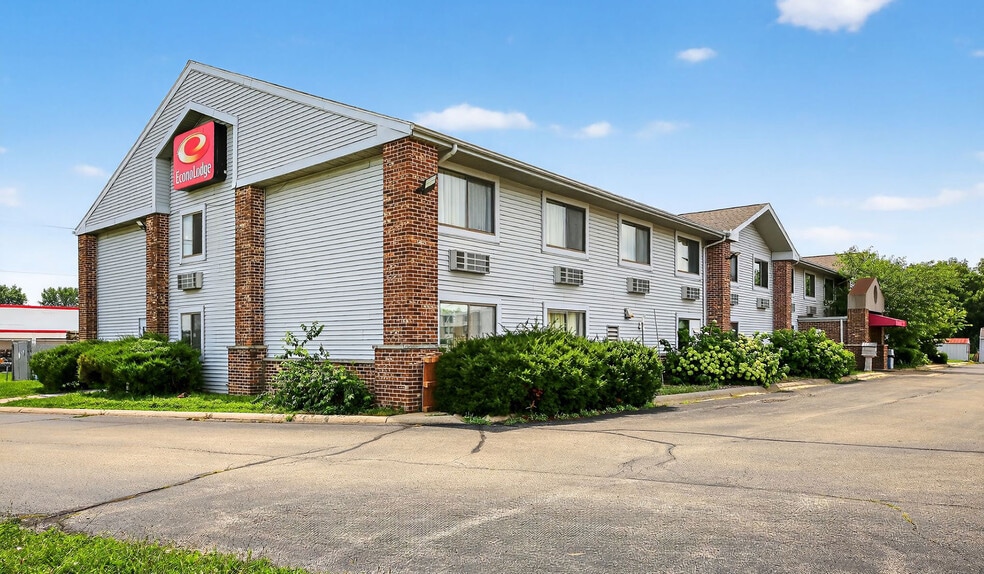 More Photos Of 2200 N Main St, Princeton Hotel For Sale