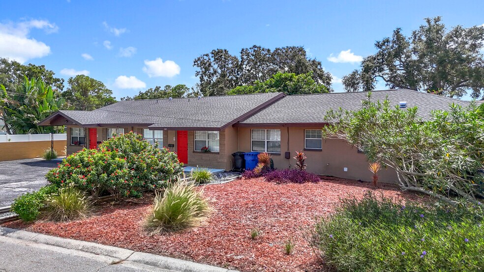 More Photos Of 139 SE Jefferson Cir N, Saint Petersburg Apartments For Sale