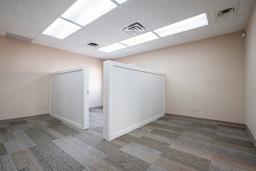 More Photos Of 550 Sixth St, New Westminster Office For Lease