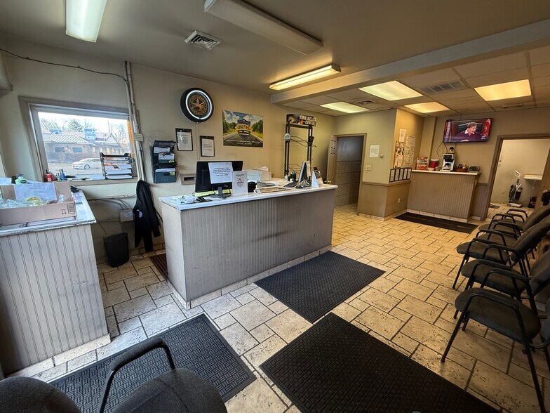 More Photos Of 4094 Chestnut St, Emmaus Auto Repair For Lease