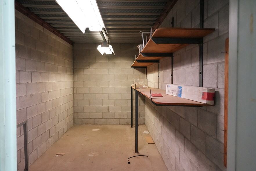 More Photos Of 3363 Davis Rd, Thorold Warehouse For Lease