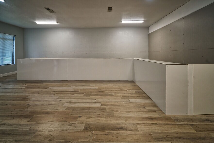 More Photos Of 2700-2704 Hemphill St, Fort Worth Medical For Sale