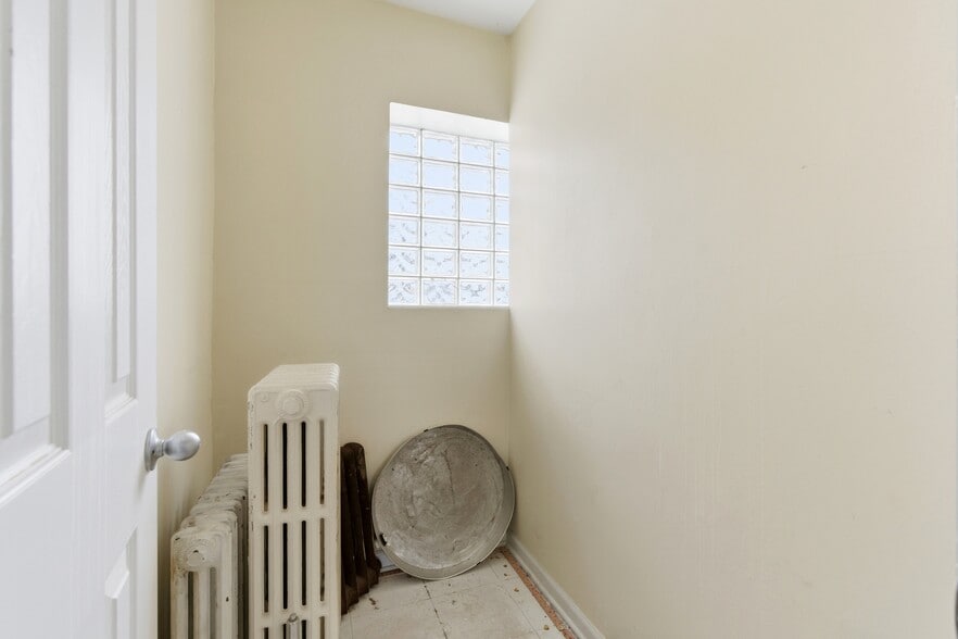 More Photos Of 4026 W McNichols Rd, Detroit Flex For Sale
