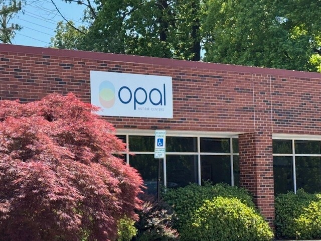 More Photos Of 5-7 Oak Branch Dr, Greensboro Office For Sale