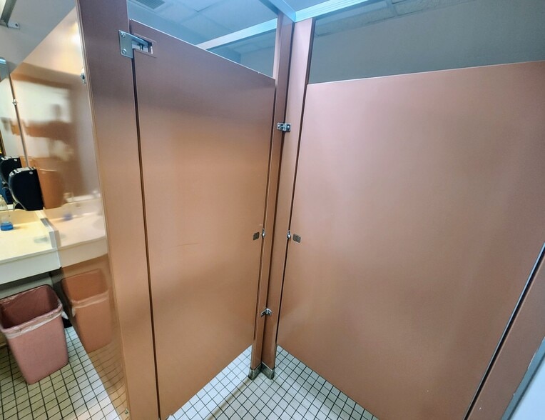 More Photos Of 2110 Kanawha Blvd E, Charleston Office For Lease