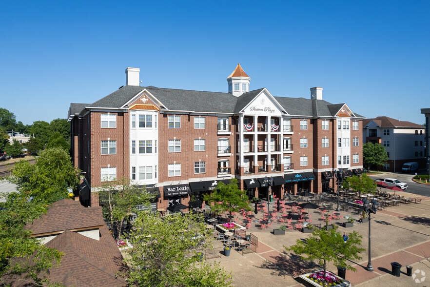 More Photos Of 141 E Madison Ave, Kirkwood Apartments For Lease