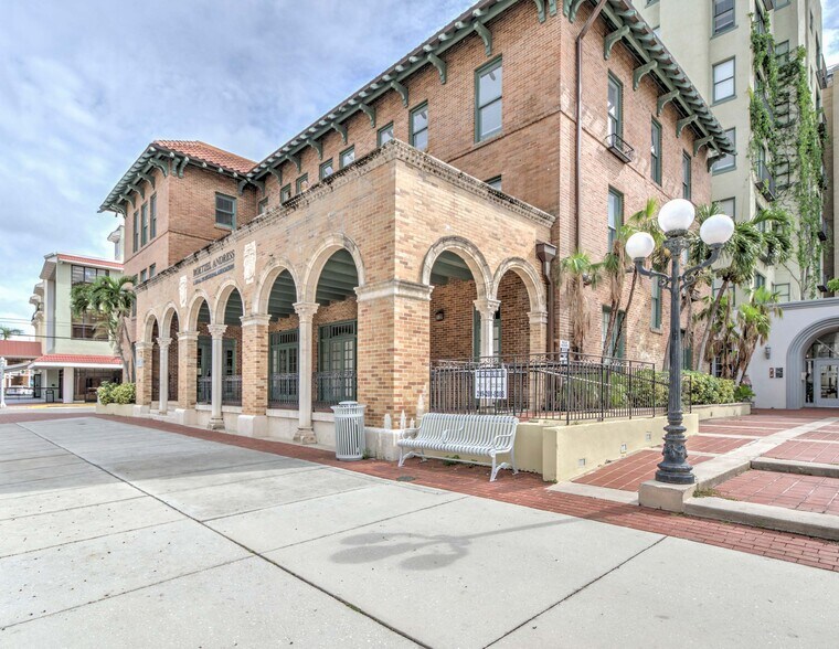 More Photos Of 2310 First St, Fort Myers Loft Creative Space For Lease