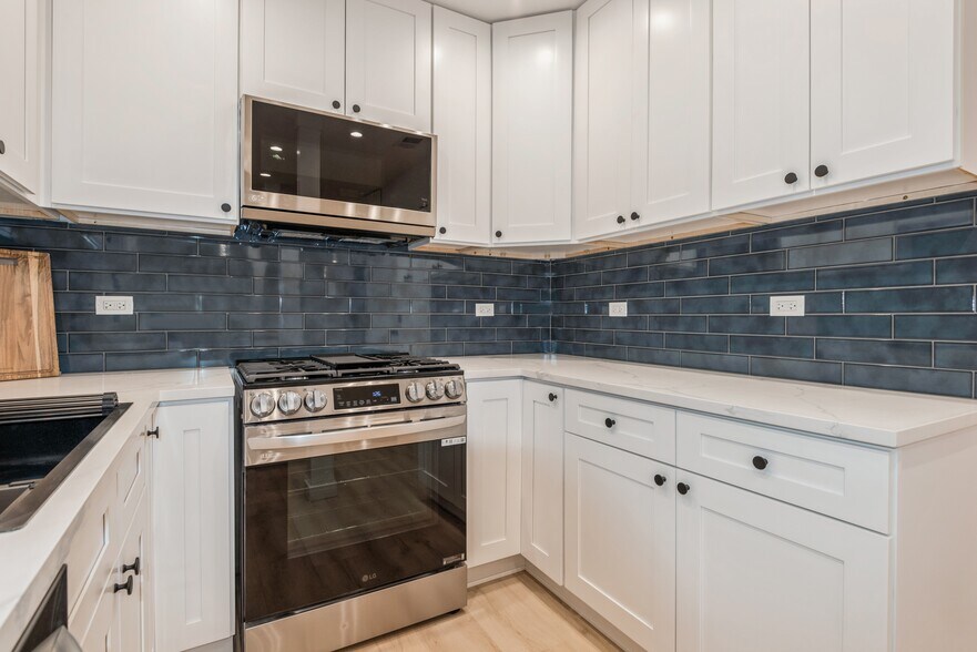 More Photos Of 1535 W Estes Ave, Chicago Multifamily For Sale