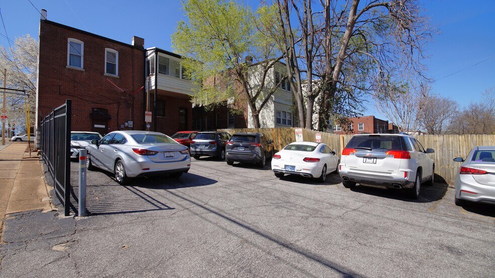 More Photos Of 1368 McCausland Ave, Saint Louis Office For Sale