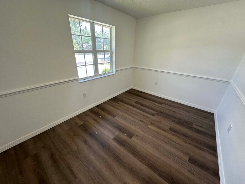 More Photos Of 2840 Proctor Rd, Sarasota Unknown For Lease