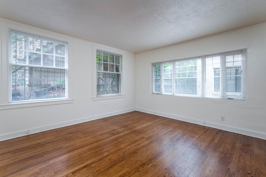 More Photos Of 911 SW 21st Ave, Portland Apartments For Sale