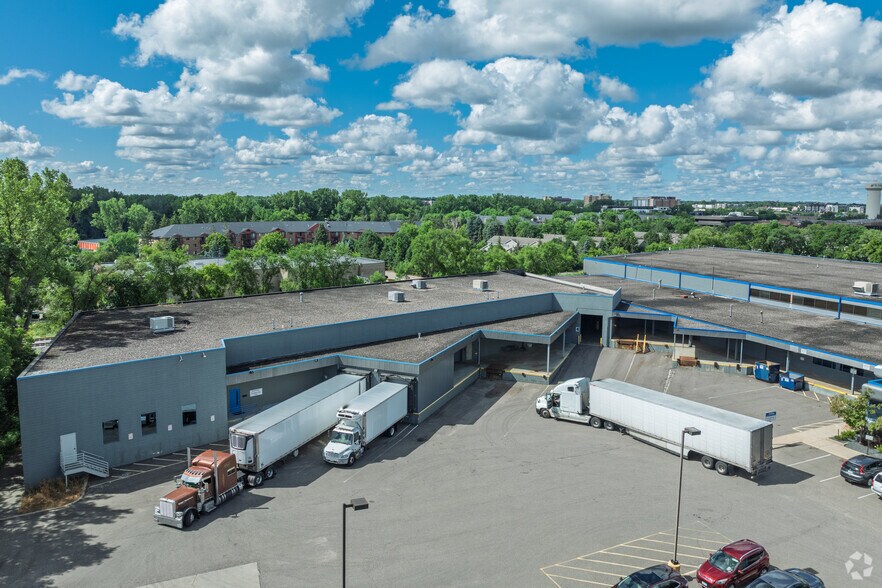 More Photos Of 4301 Hwy 7 W, Saint Louis Park Distribution For Lease