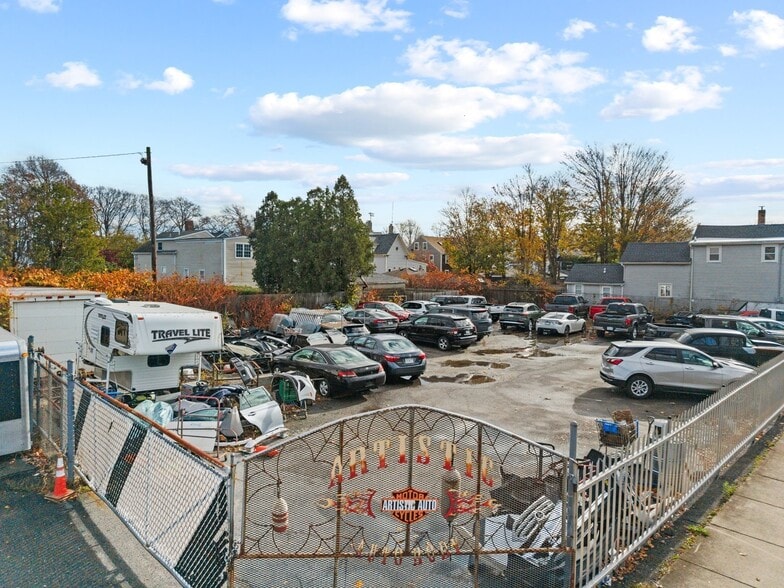 More Photos Of 98 Middle St, Fairhaven Service For Sale