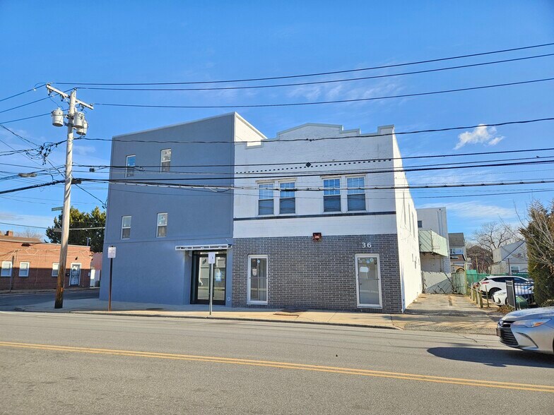 More Photos Of 36-50 Lakeville Rd, New Hyde Park Office For Lease