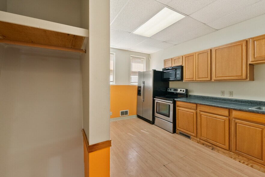 More Photos Of 2319 Vinton St, Omaha Office Residential For Sale