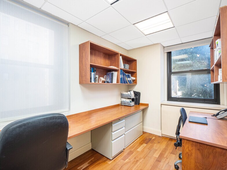 More Photos Of 115 E 61st St, New York Medical For Sale