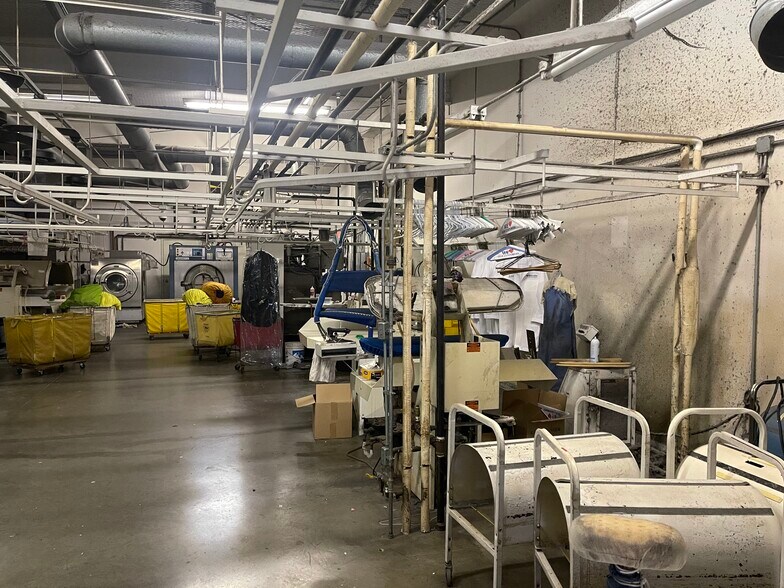 More Photos Of 11609 E Northwest Hwy, Dallas Freestanding For Sale