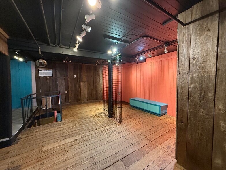 More Photos Of 133 Mason St, Saugatuck General Retail For Sale