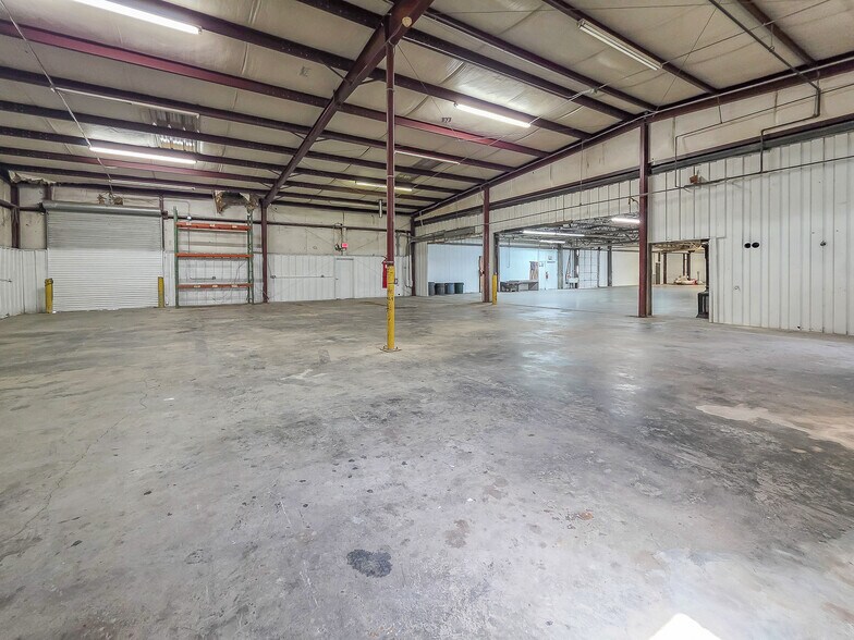 More Photos Of 3800 New McEver Rd, Acworth Warehouse For Lease