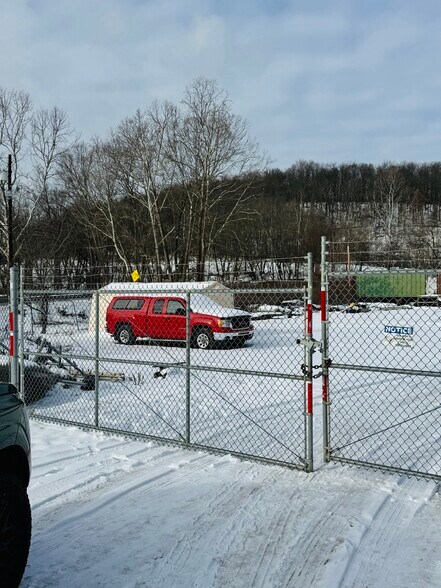 More Photos Of 1635 New Stanton Ruffsdale Rd, Hunker Parking Lot For Sale