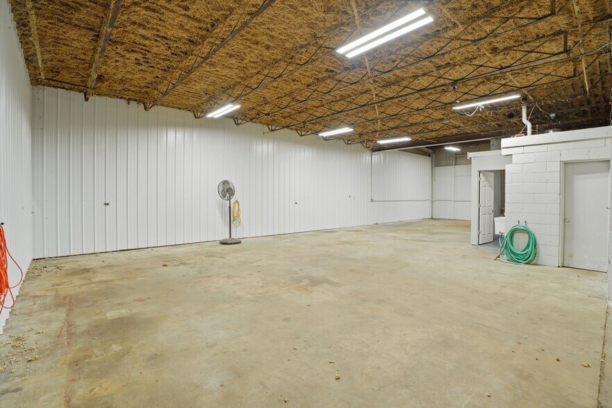 More Photos Of 3499 E Main St, Kalamazoo Auto Repair For Lease