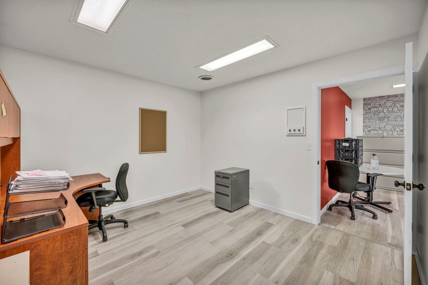 More Photos Of 1824 E Broad St, Columbus Office Residential For Lease