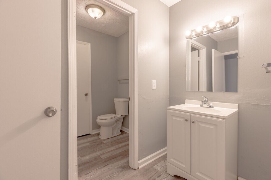 More Photos Of 333 S Mock Rd, Albany Apartments For Sale