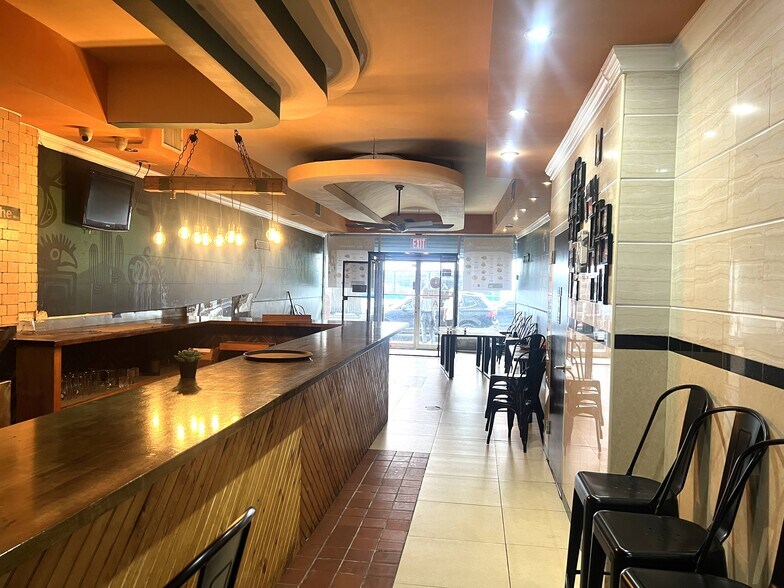 Primary Photo Of 894 Dekalb Ave, Brooklyn Restaurant For Lease
