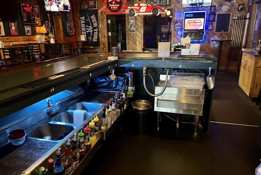 More Photos Of 1524 Van Vranken Ave, Schenectady Bar For Sale