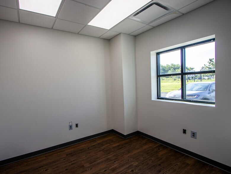 More Photos Of 181 Newland Rd, Columbia Warehouse For Lease