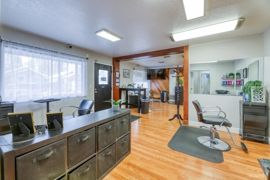 More Photos Of 3816 Pioneer Trl, South Lake Tahoe Office For Sale