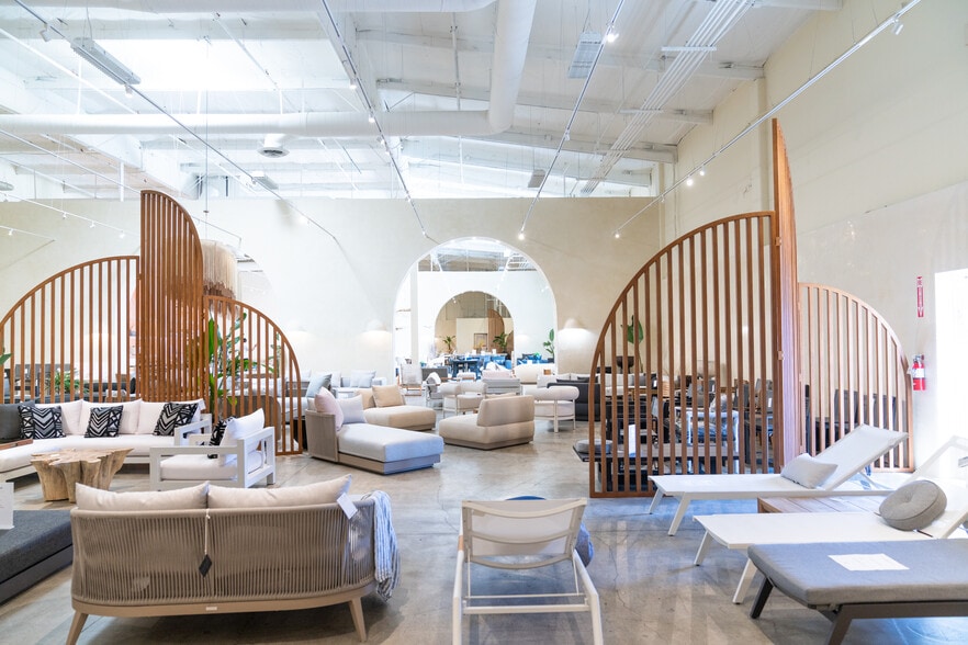 More Photos Of 18060 Euclid St, Fountain Valley Showroom For Sale