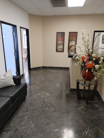 More Photos Of 8867 W Flamingo Rd, Las Vegas Office For Sale
