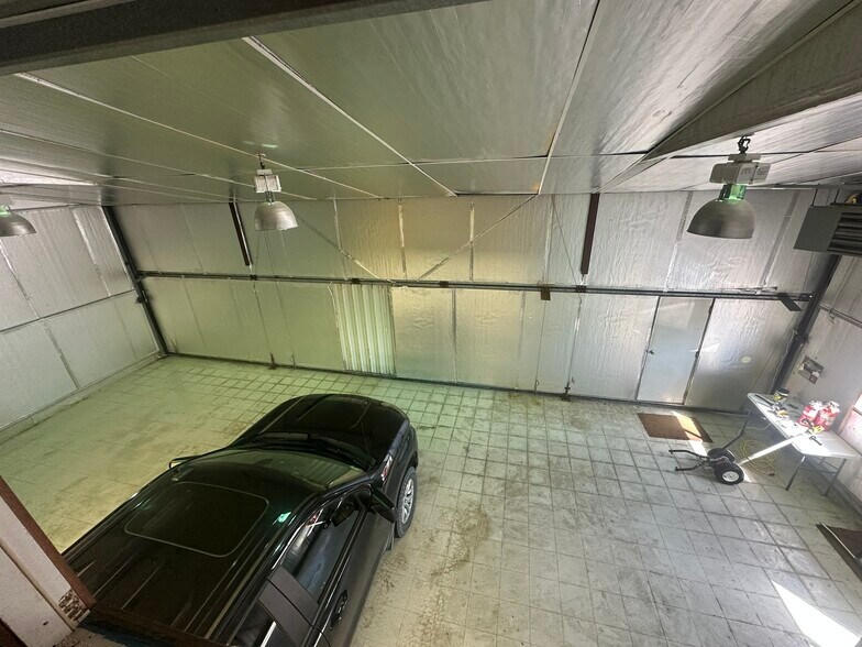 More Photos Of 10 Hangar Rd, Vineyard Haven Warehouse For Lease