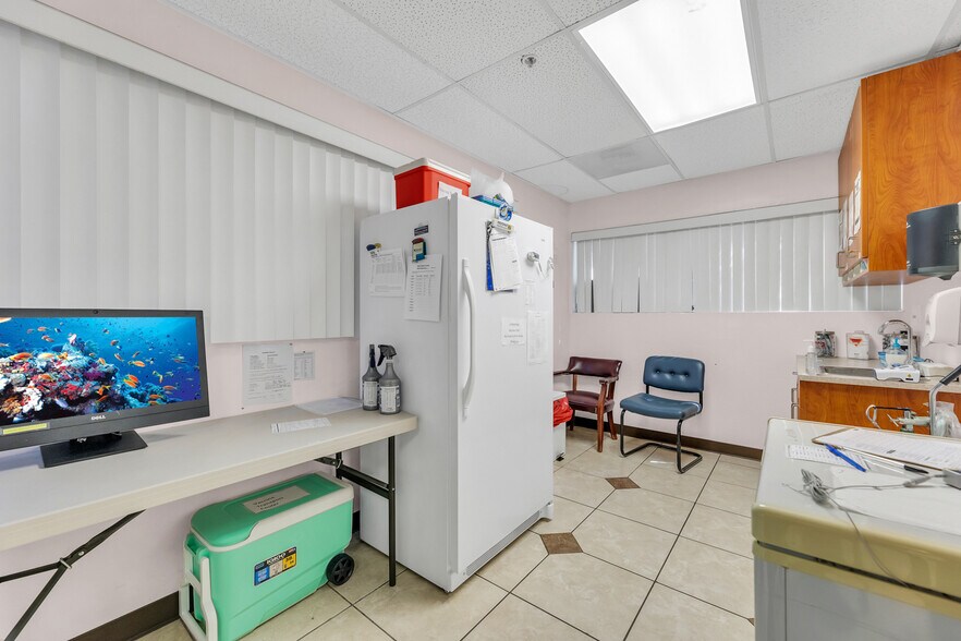 More Photos Of 515 Michigan Blvd, West Sacramento Medical For Sale